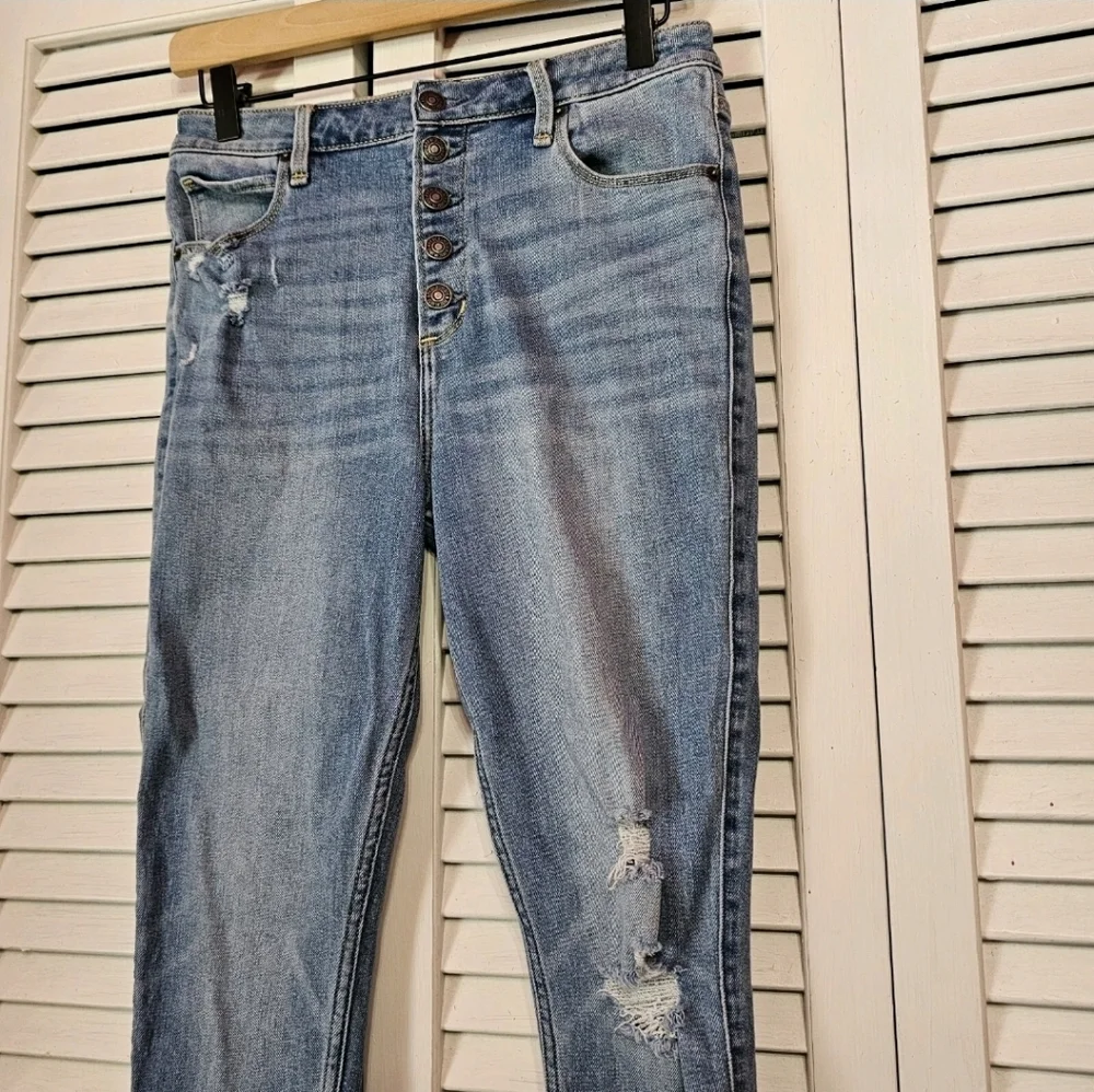 Abercrombie & Fitch • Curve‎ Love High Rise Ankle Jean